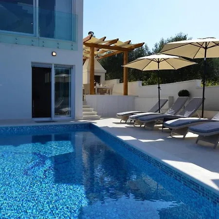 Sea Note With Pool * 特罗吉尔